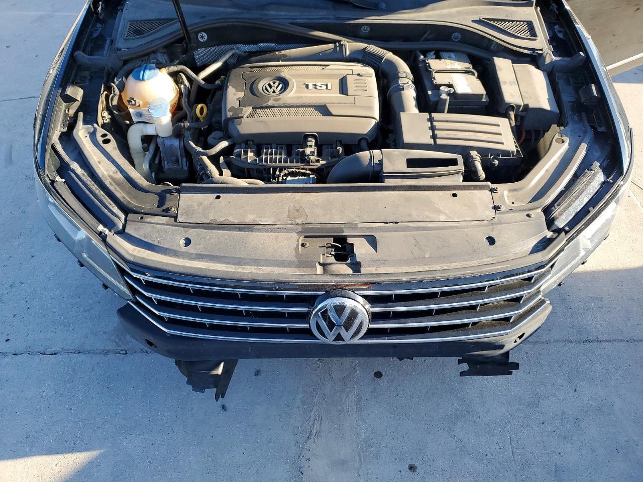 2016 VOLKSWAGEN Passat