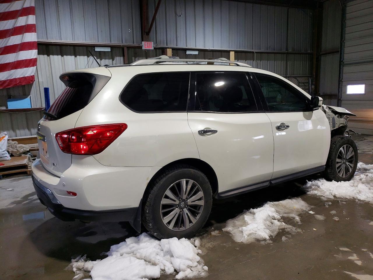 2017 NISSAN PATHFINDER