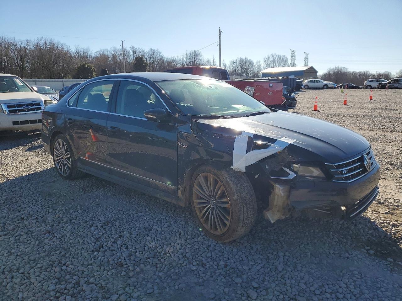 2017 VOLKSWAGEN Passat