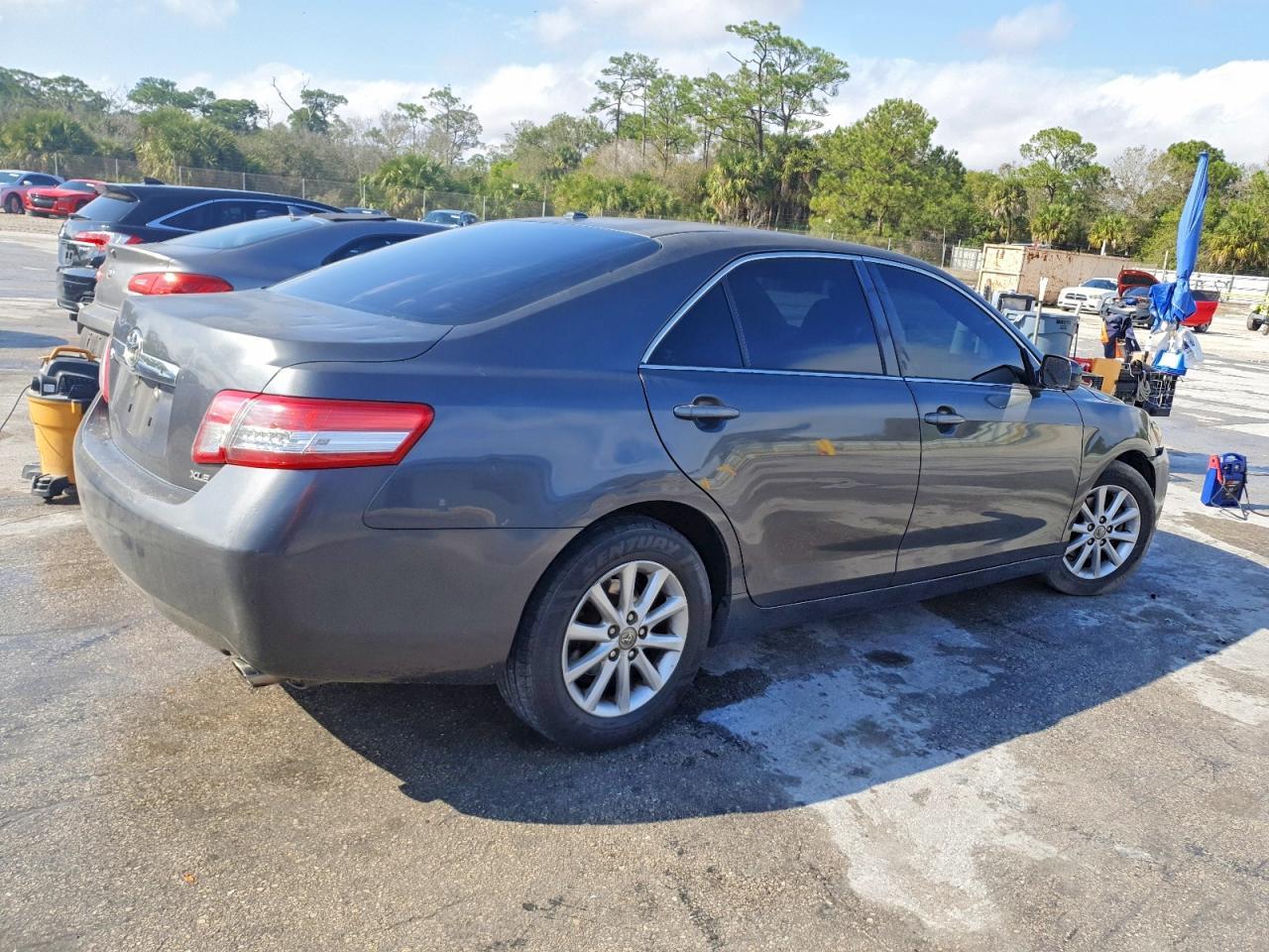 2011 TOYOTA CAMRY