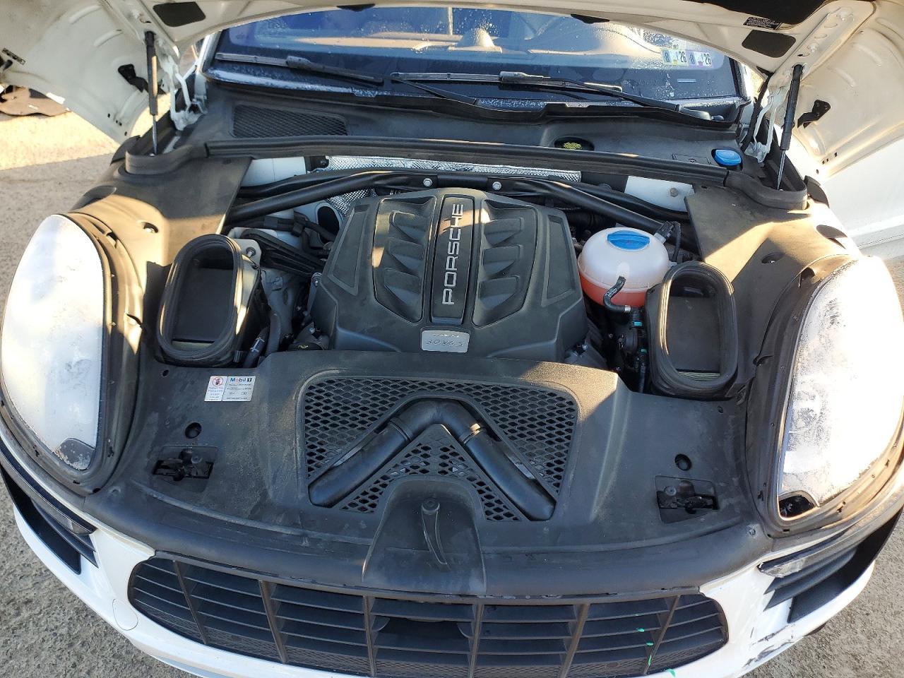 2015 PORSCHE Macan