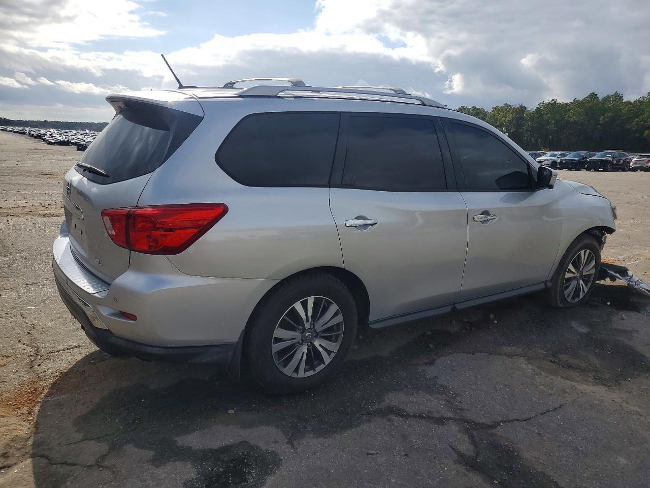 2017 NISSAN PATHFINDER