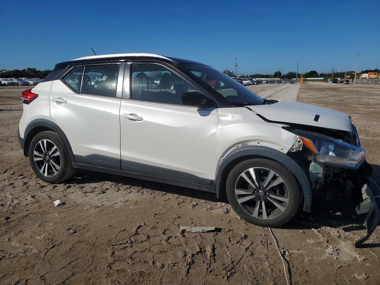 2020 NISSAN KICKS