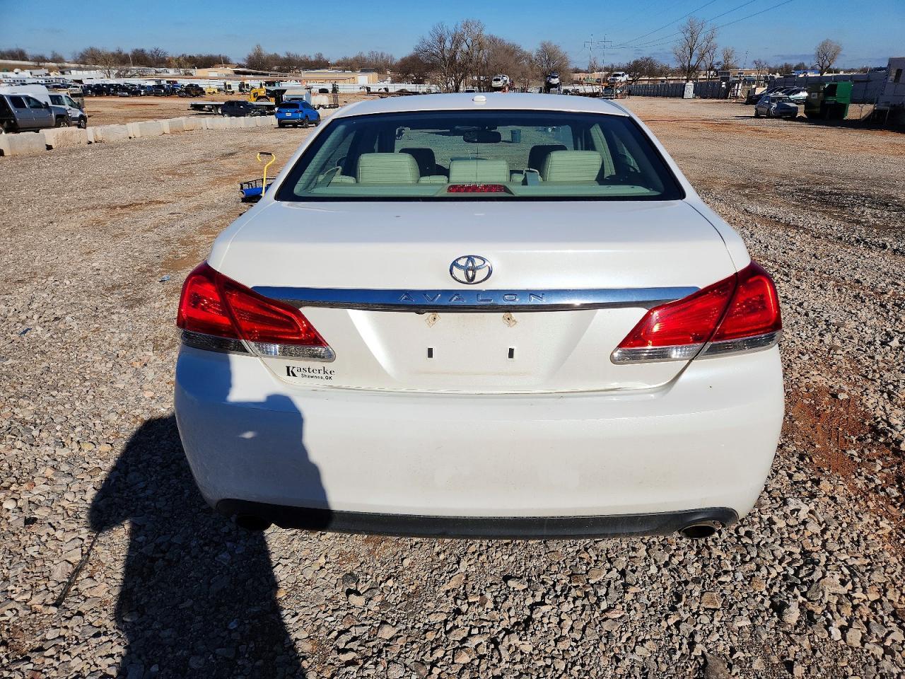 2011 TOYOTA Avalon