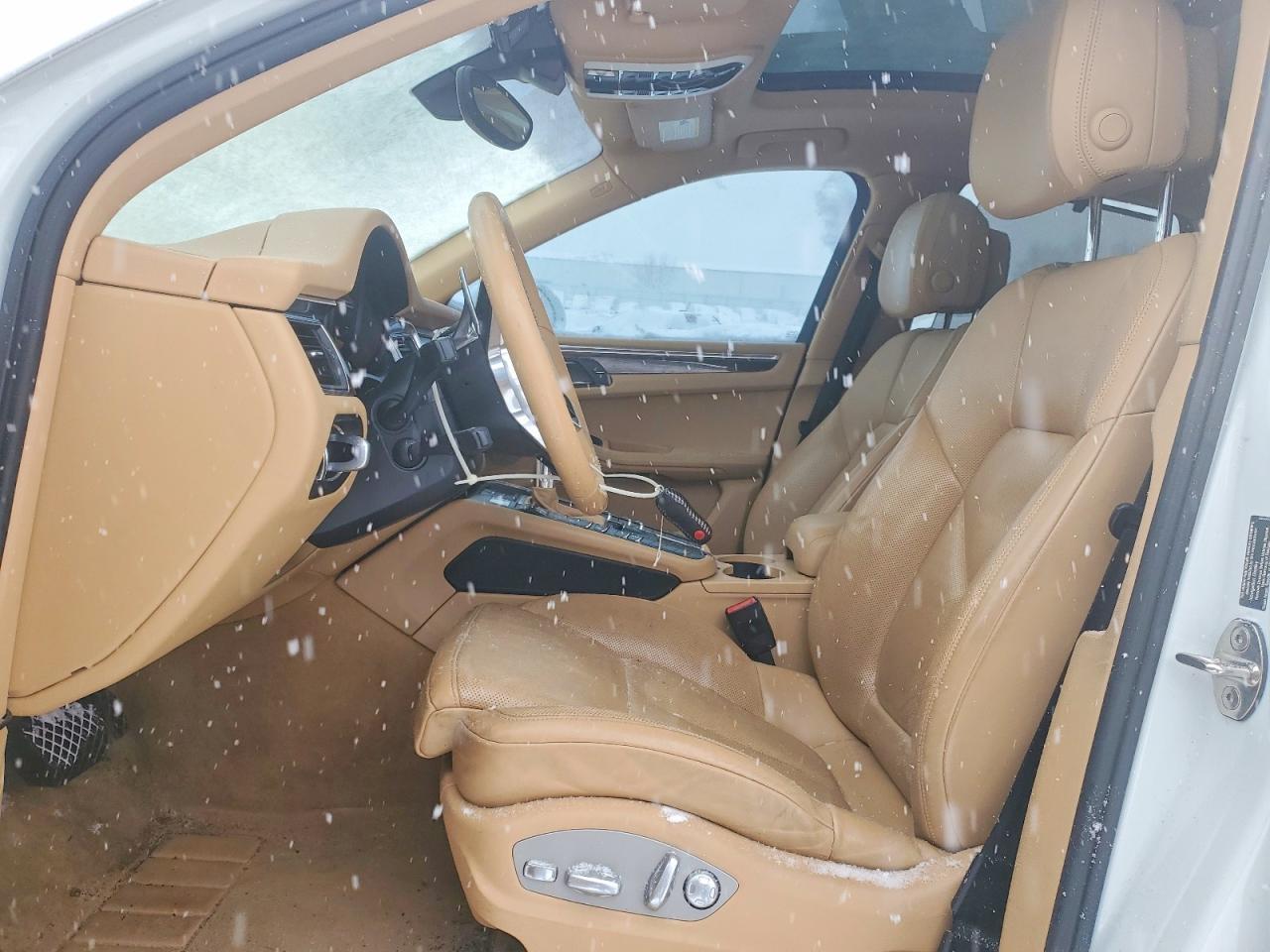 2016 PORSCHE Macan