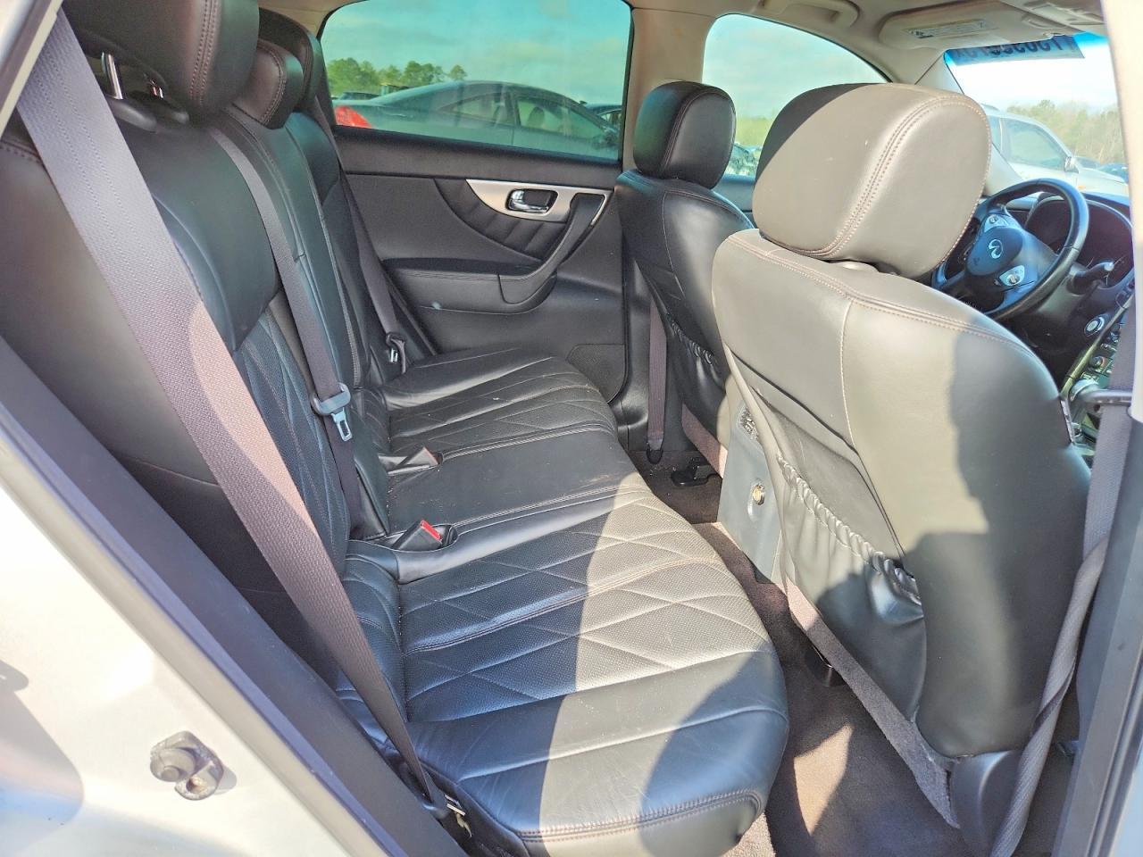 2010 INFINITI FX35