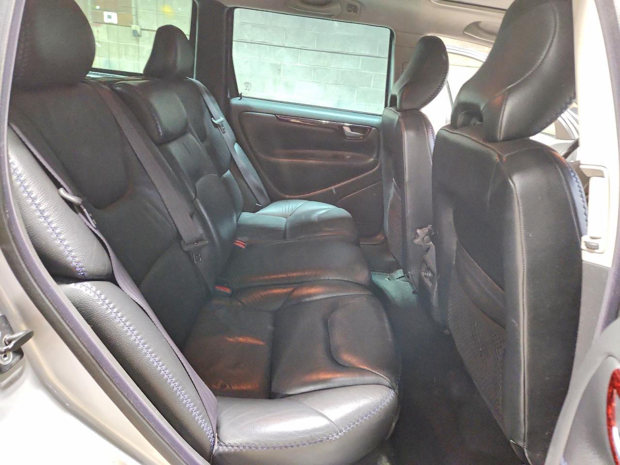 2004 VOLVO XC70