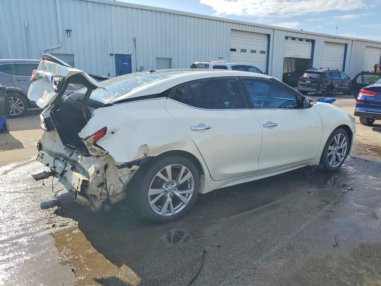 2017 NISSAN Maxima