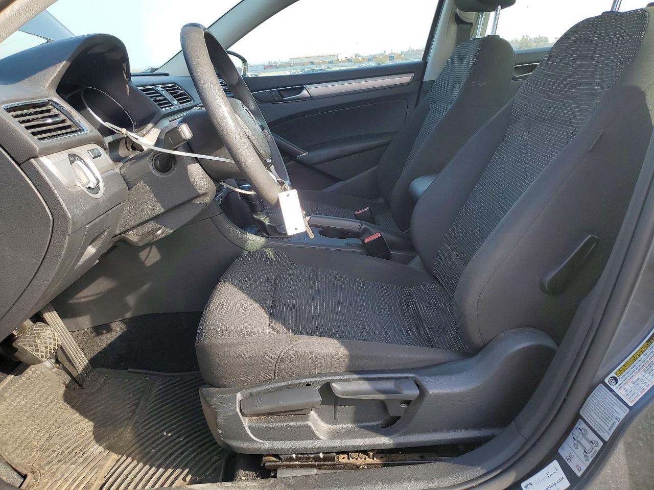 2016 VOLKSWAGEN Passat