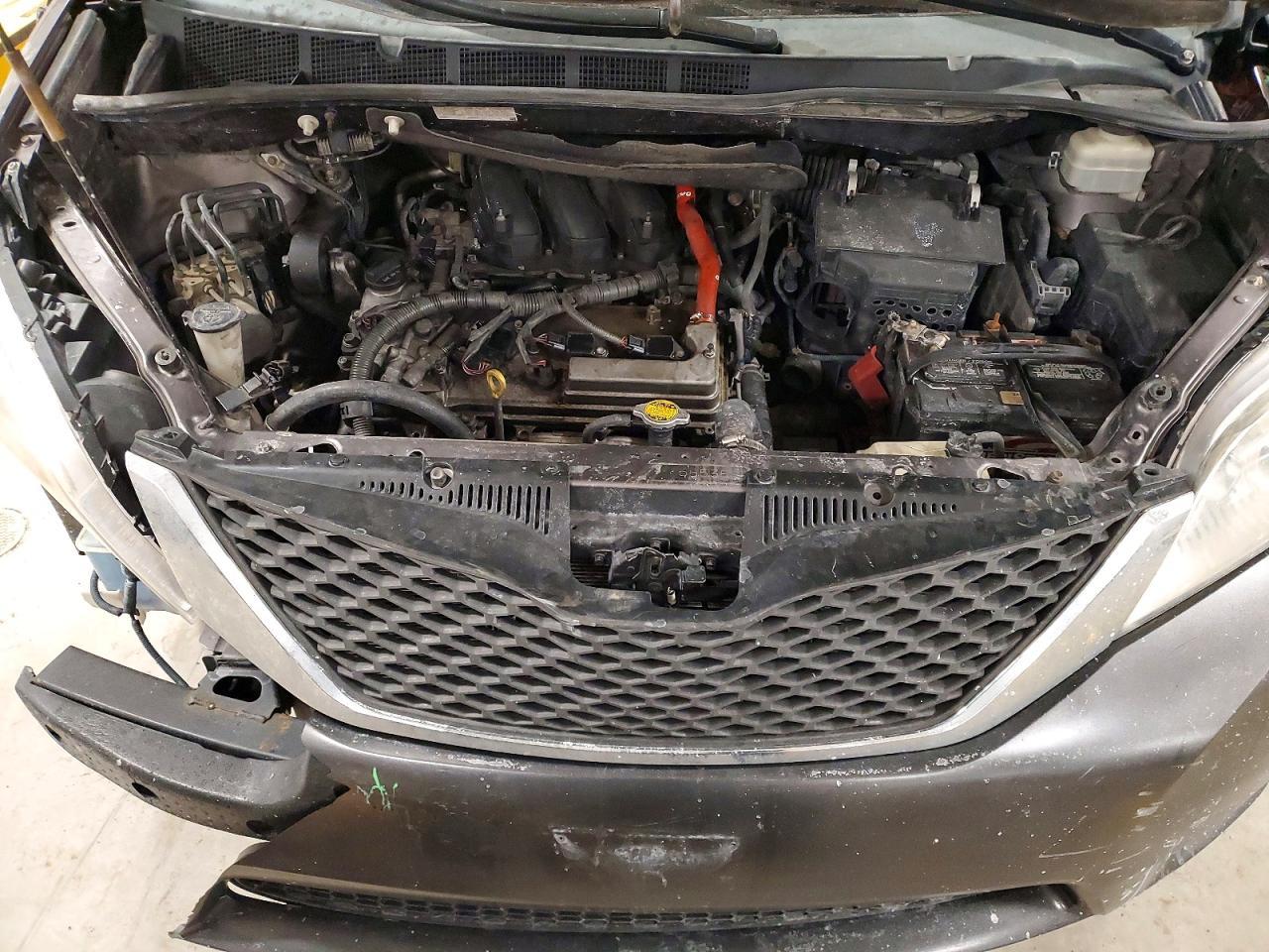 2014 TOYOTA SIENNA