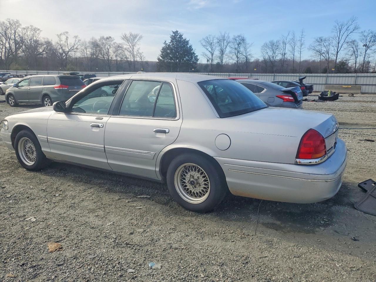 2001 FORD Crown Victoria