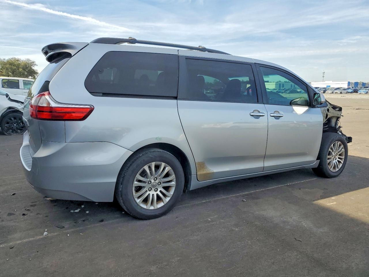 2015 TOYOTA SIENNA