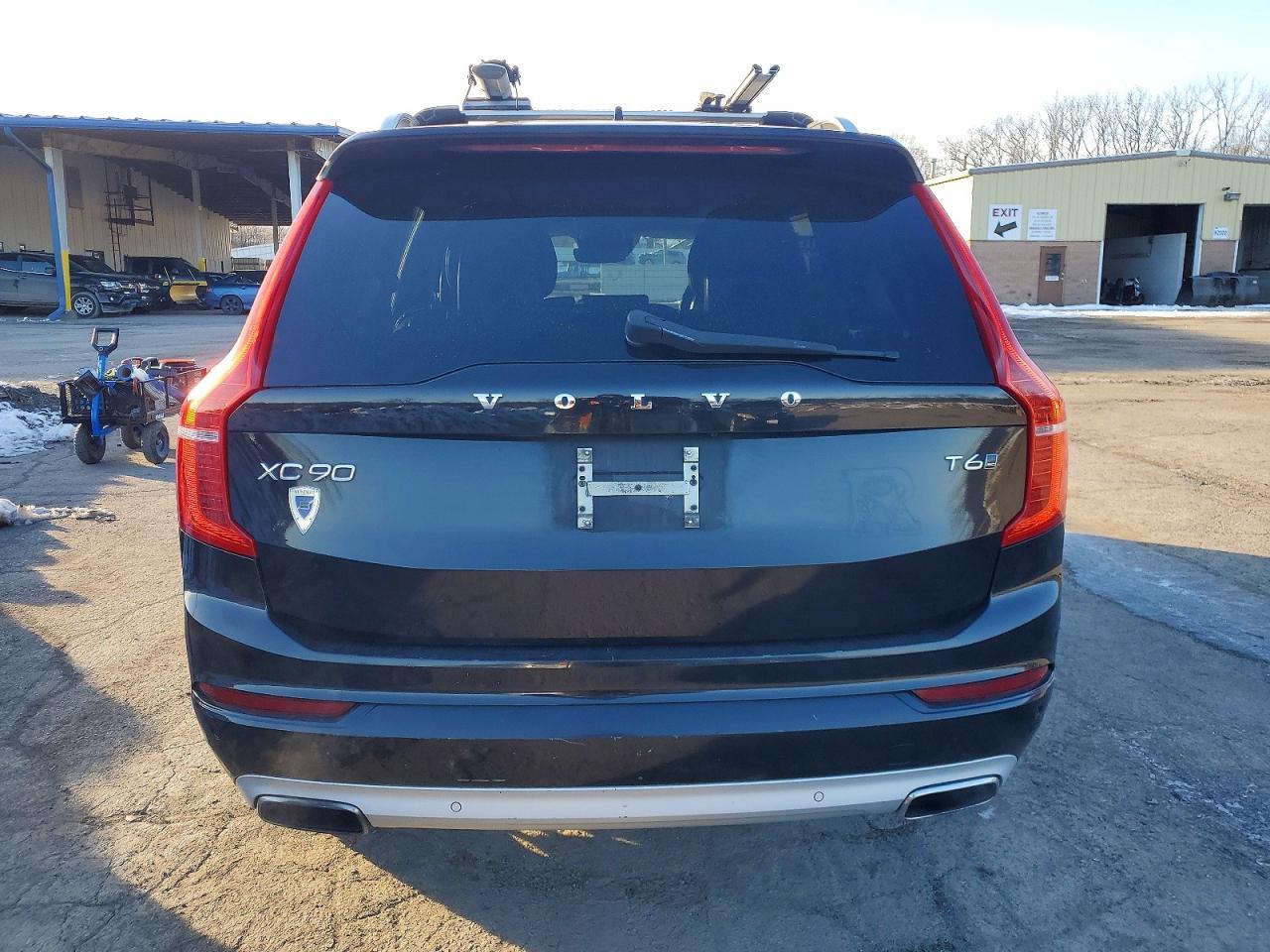 2017 VOLVO XC90
