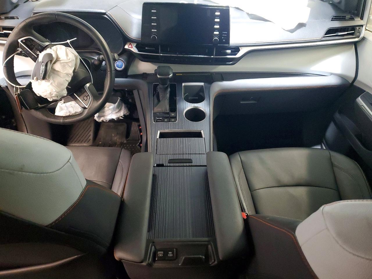 2022 TOYOTA SIENNA