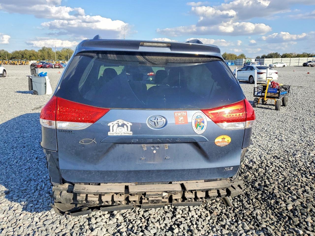 2014 TOYOTA SIENNA