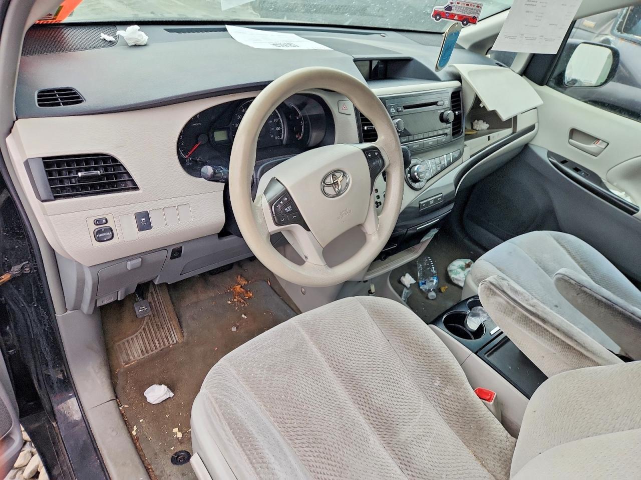 2014 TOYOTA SIENNA