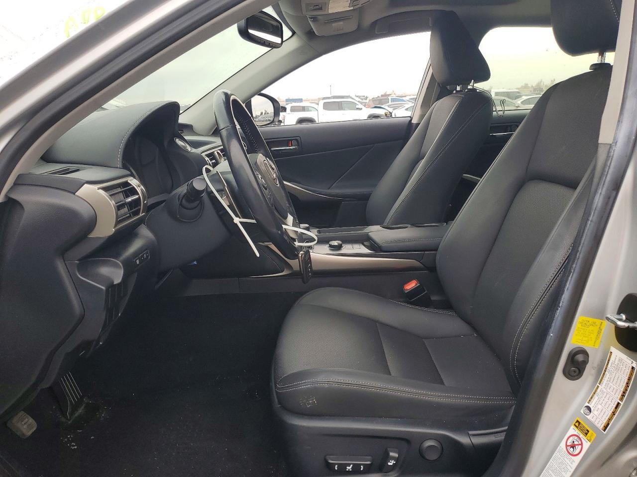 2016 LEXUS IS 200t