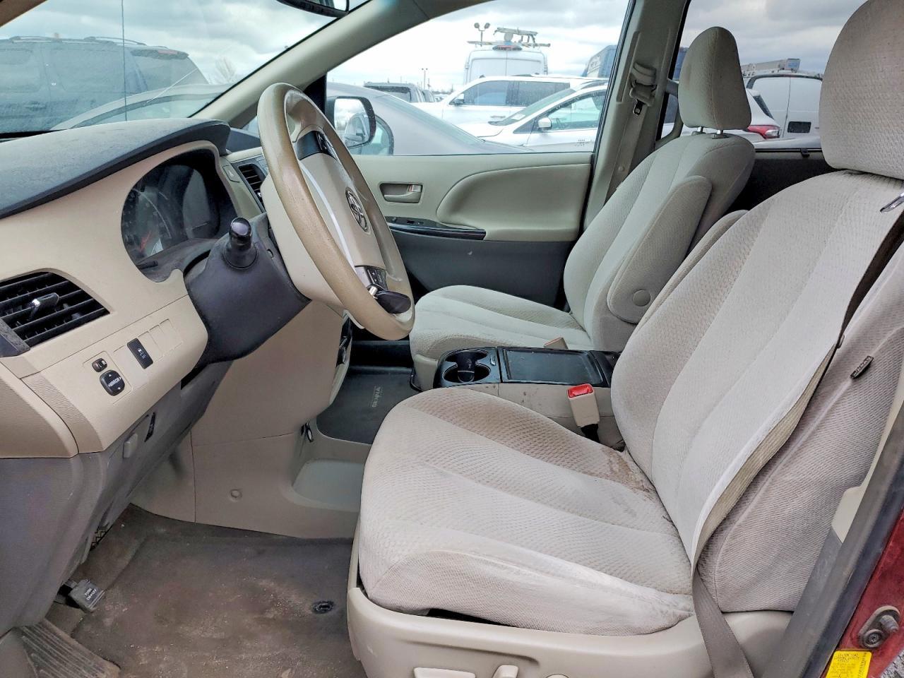 2013 TOYOTA SIENNA