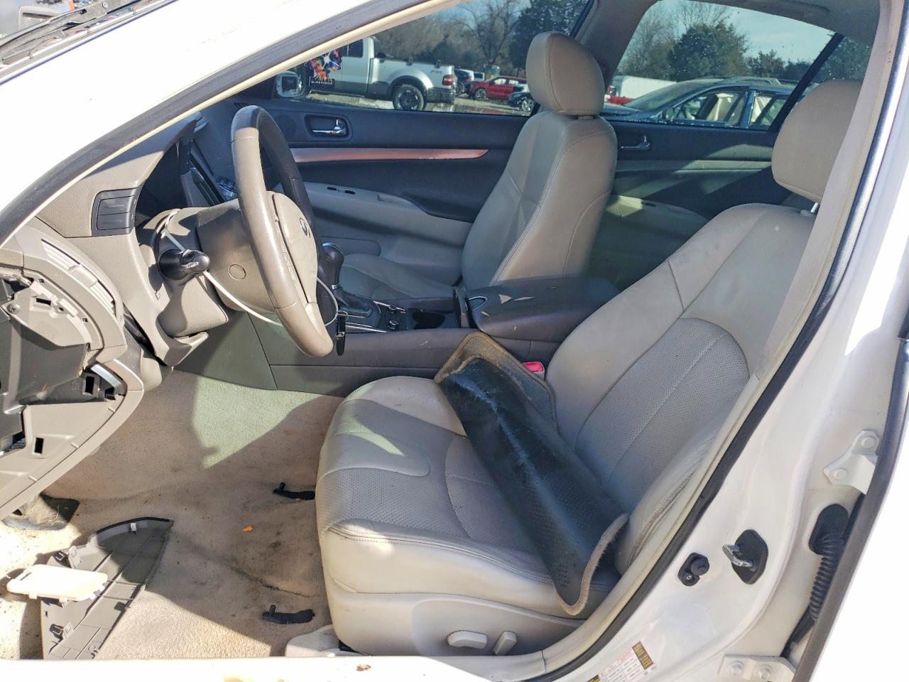 2015 INFINITI Q40