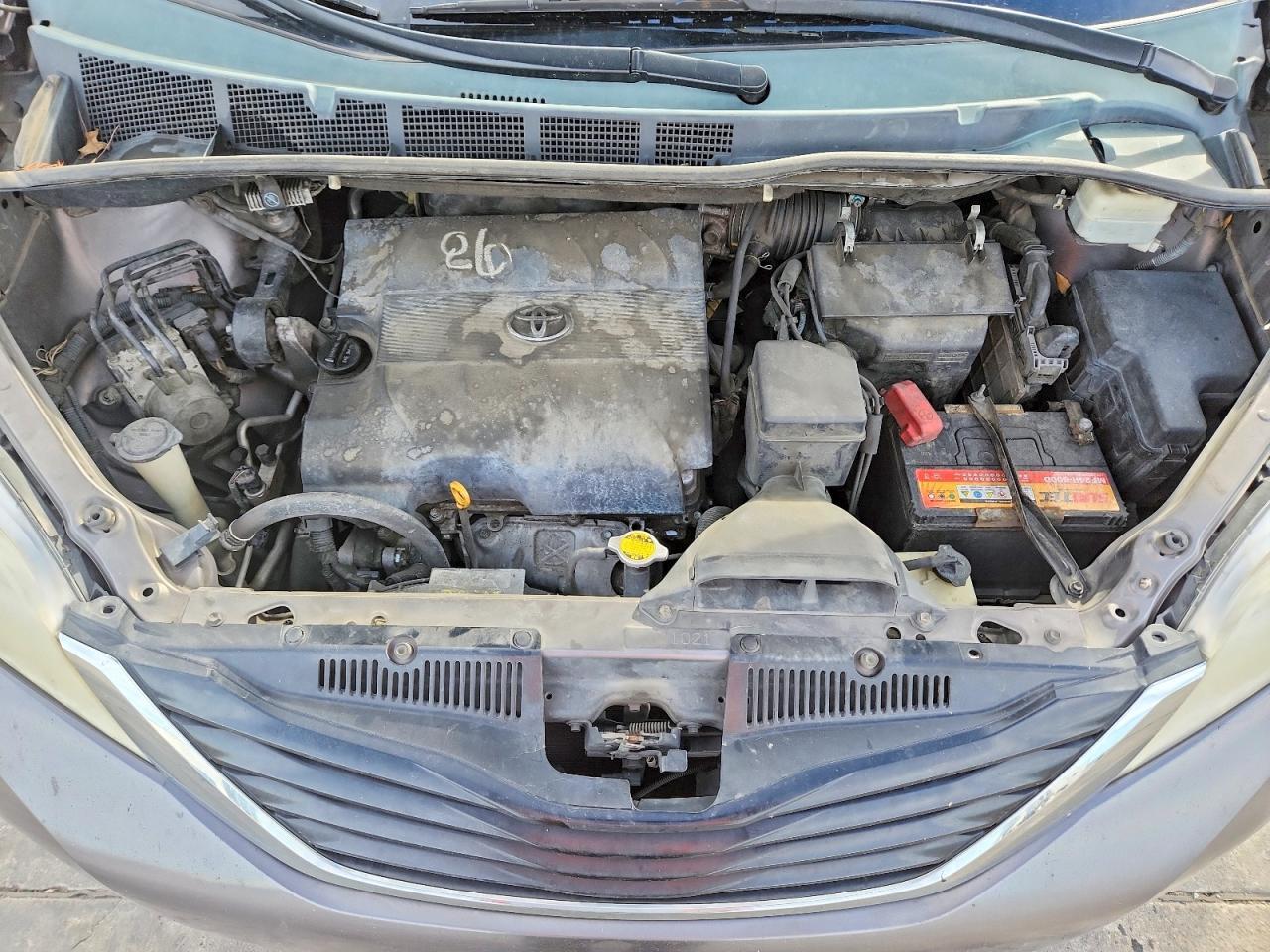 2012 TOYOTA SIENNA