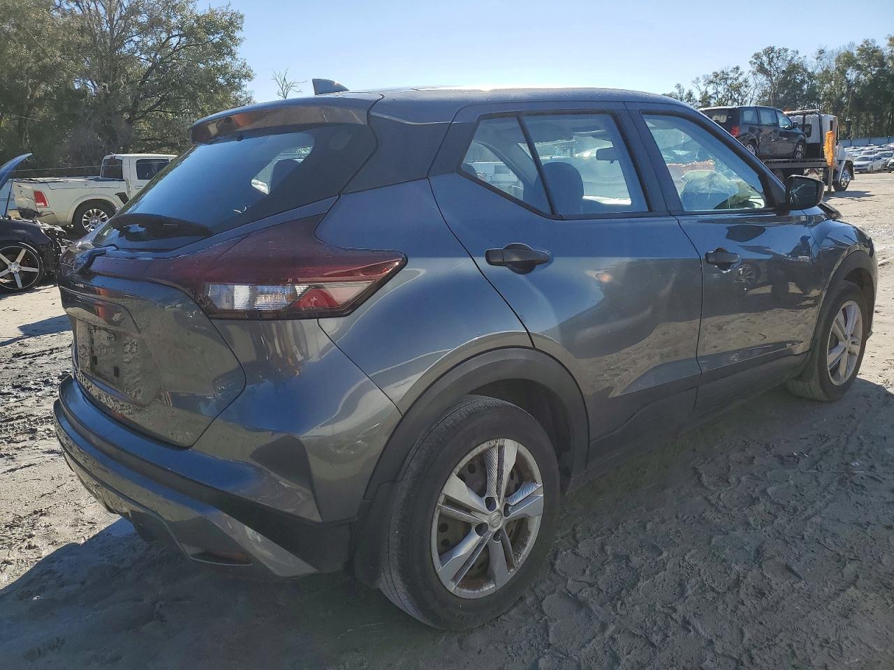 2022 NISSAN KICKS