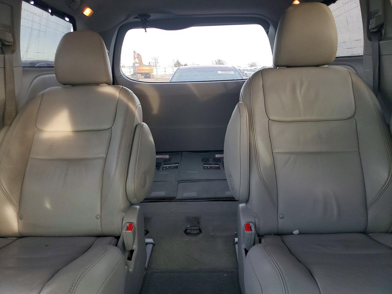 2016 TOYOTA SIENNA