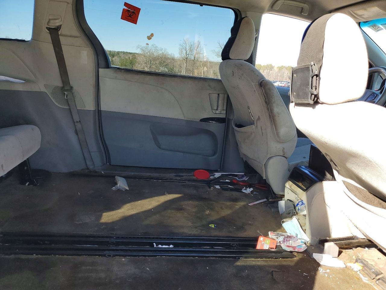 2014 TOYOTA SIENNA