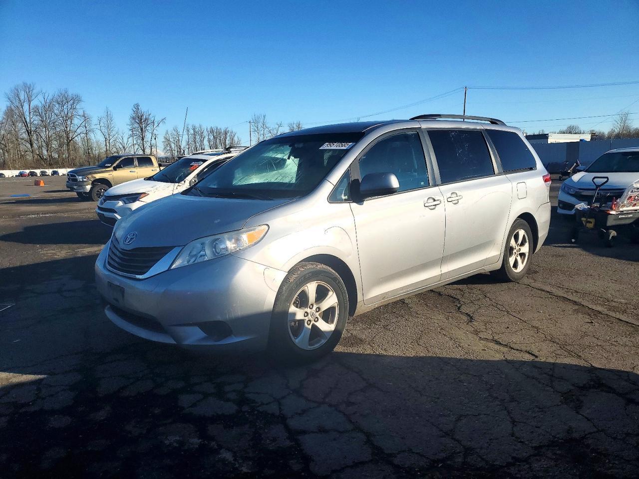 2012 TOYOTA SIENNA