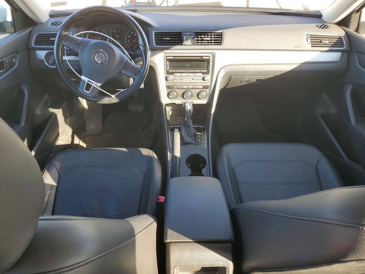 2015 VOLKSWAGEN Passat