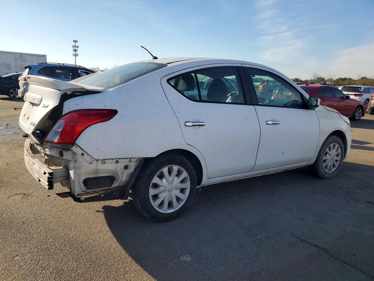 2016 NISSAN VERSA