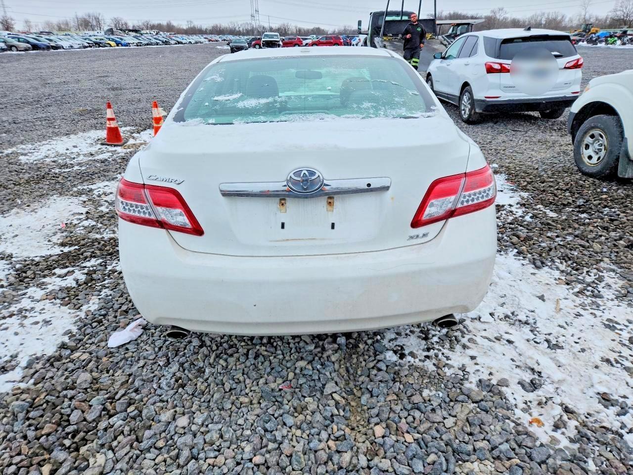 2011 TOYOTA CAMRY