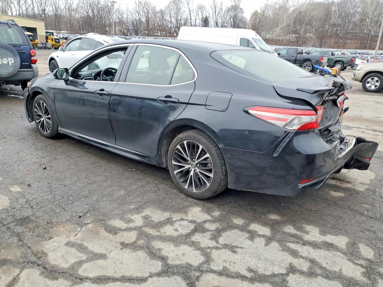 2018 TOYOTA CAMRY