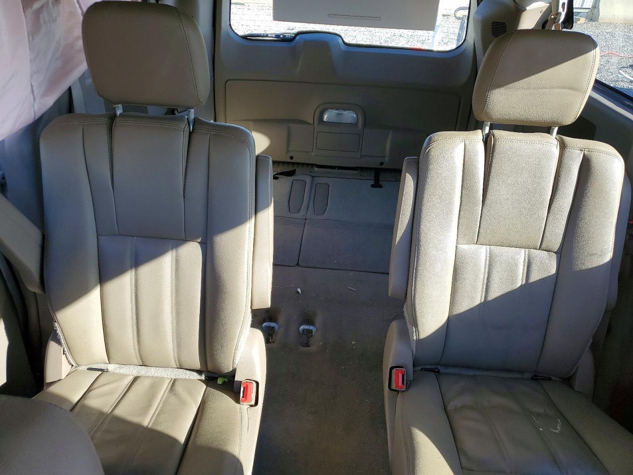 2016 CHRYSLER Town & Country