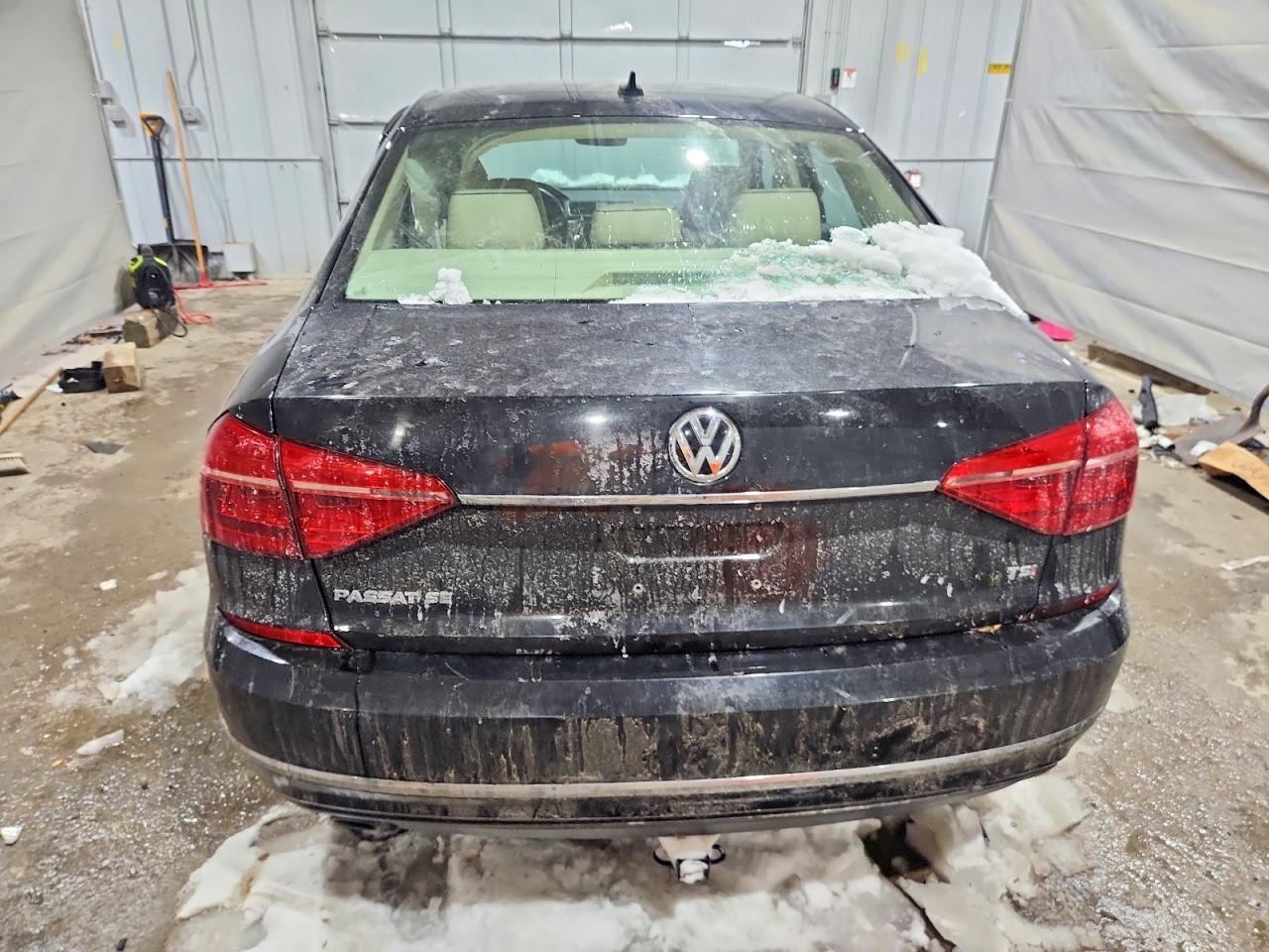 2016 VOLKSWAGEN Passat