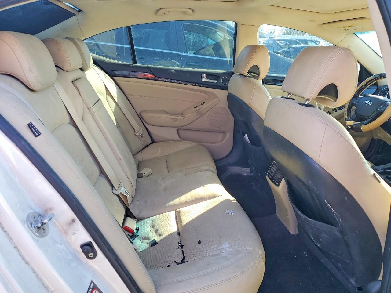 2015 KIA Cadenza