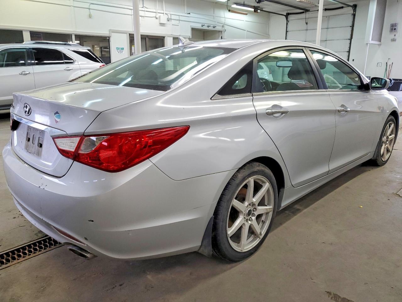 2011 HYUNDAI SONATA