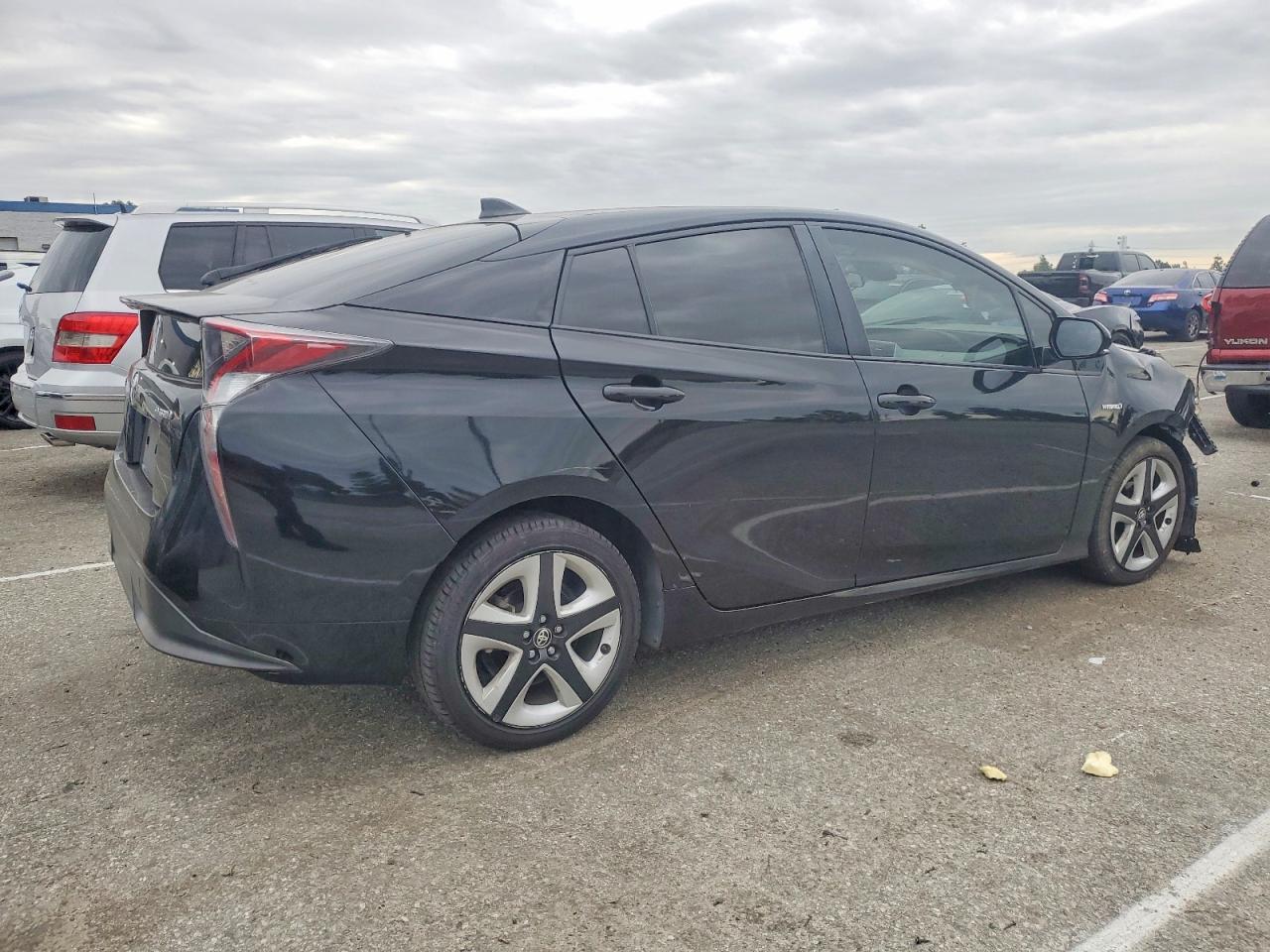 2016 TOYOTA PRIUS