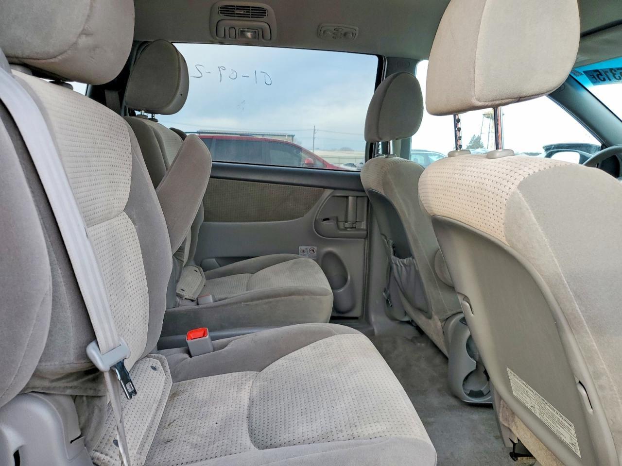 2010 TOYOTA SIENNA