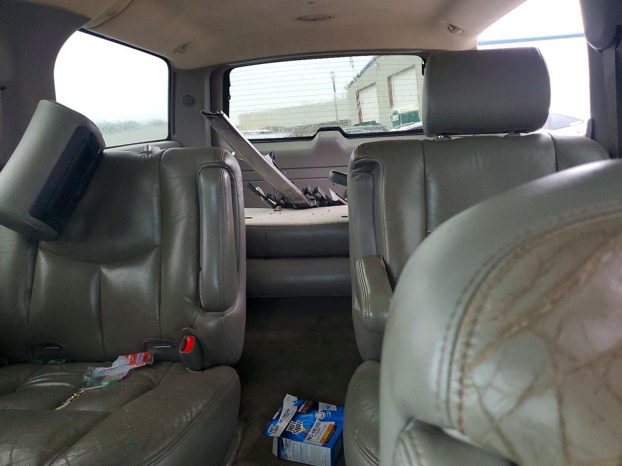 2004 CHEVROLET Suburban