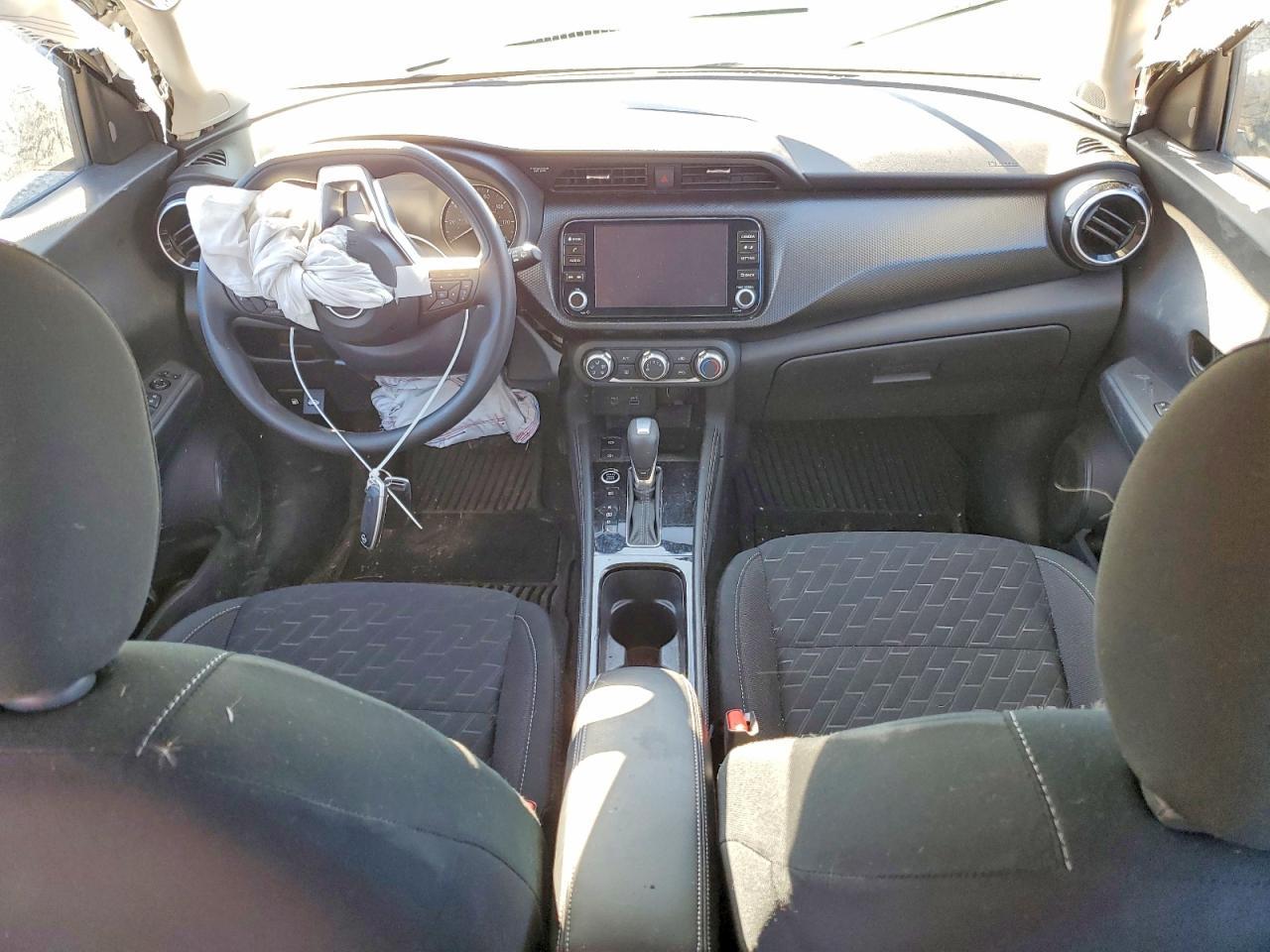 2024 NISSAN KICKS