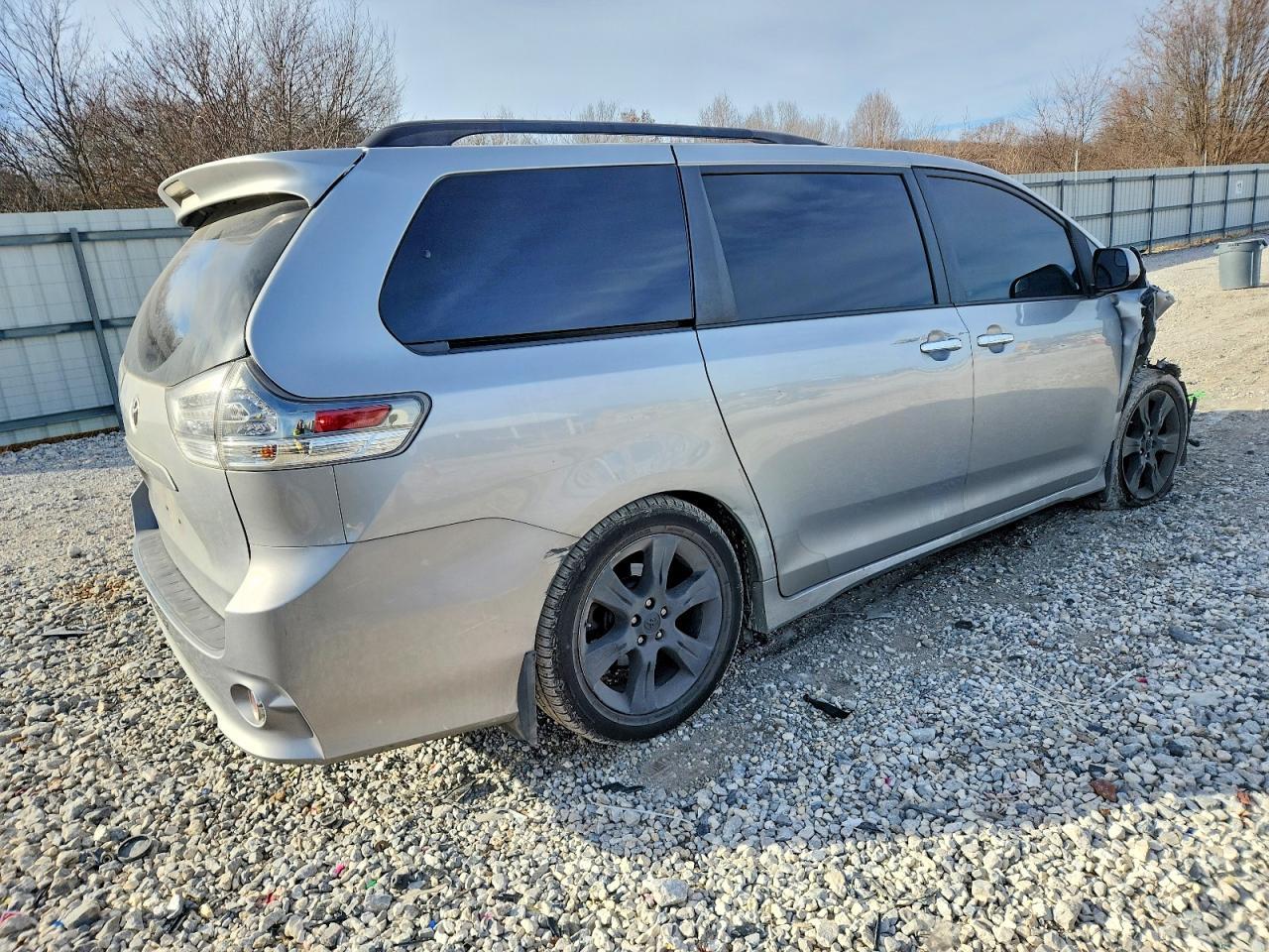 2015 TOYOTA SIENNA