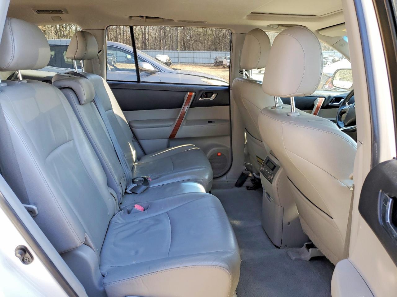 2010 TOYOTA HIGHLANDER