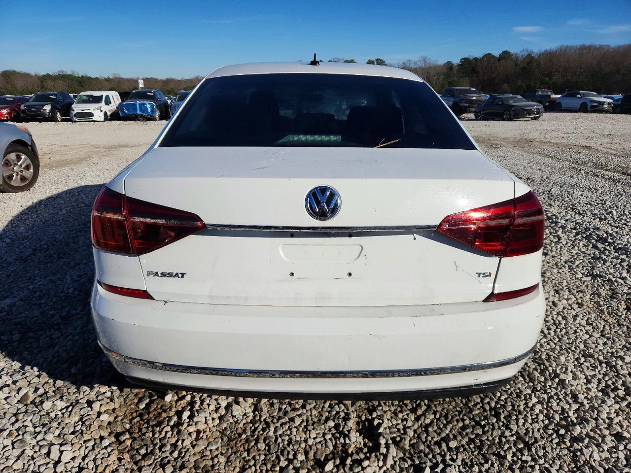 2017 VOLKSWAGEN Passat