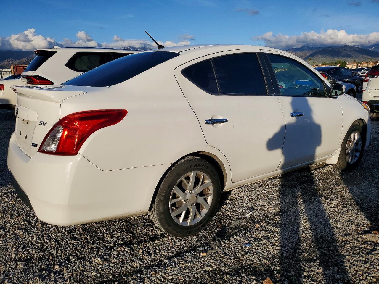 2015 NISSAN VERSA