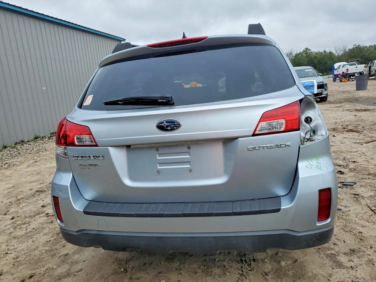 2013 SUBARU Outback