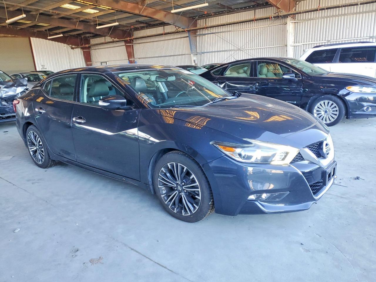 2016 NISSAN Maxima