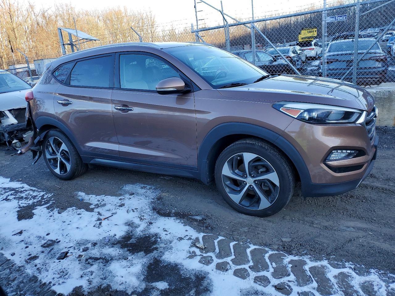 2016 HYUNDAI TUCSON