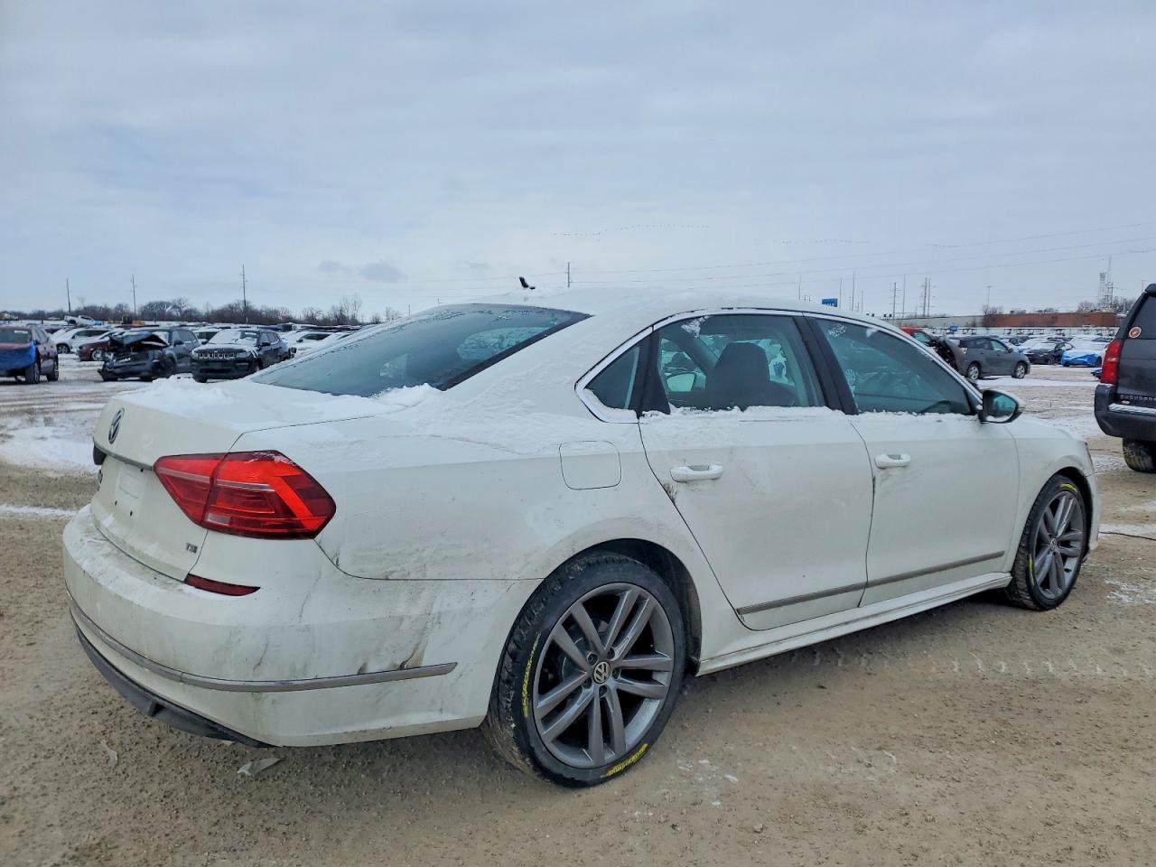 2016 VOLKSWAGEN Passat