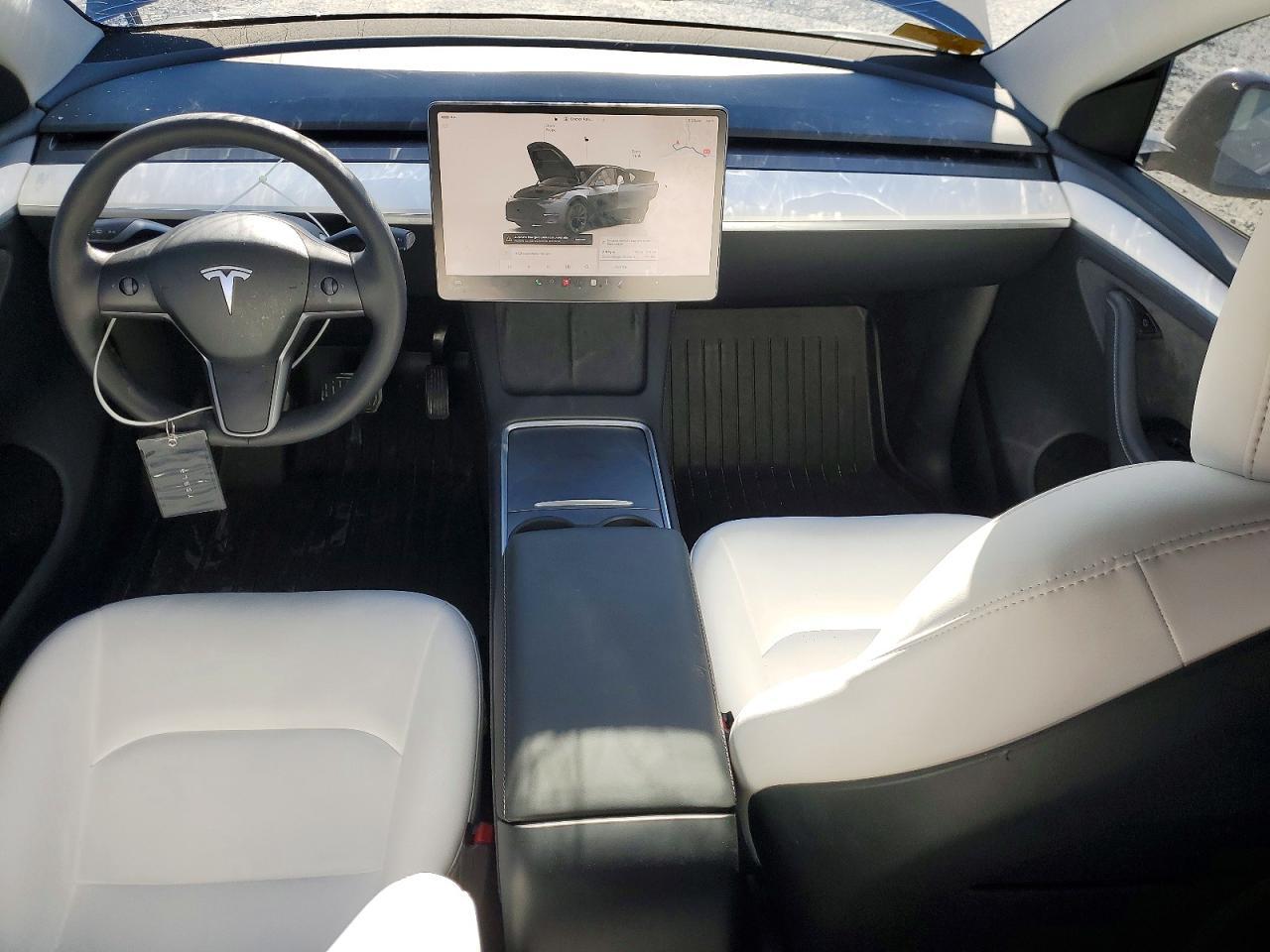 2025 TESLA MODEL Y