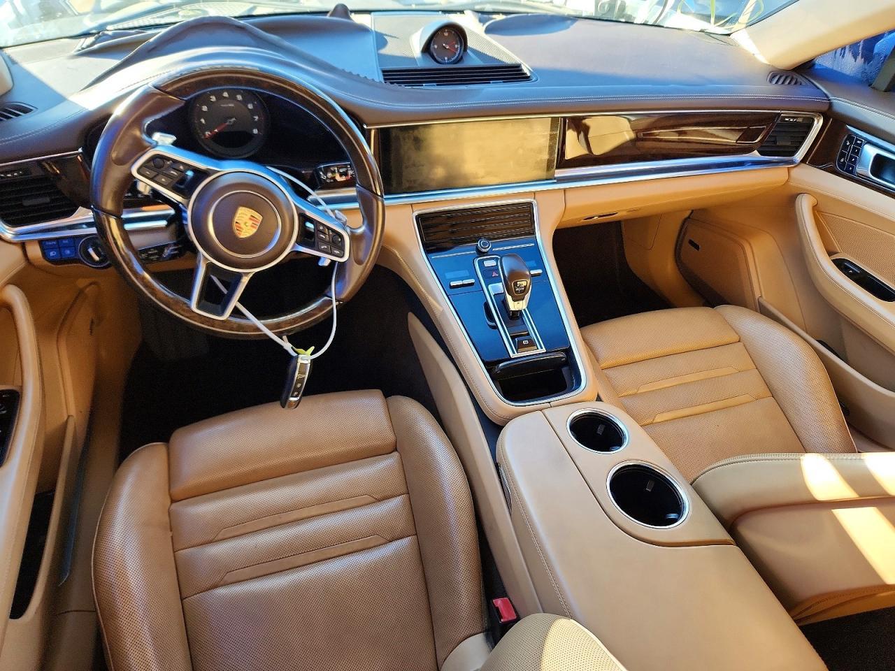 2017 PORSCHE Panamera